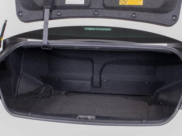 クラウンマジェスタ Ｆバージョン　後期型（黒本革シート）（オプション１８インチアルミ）（フルエアロ）（点検記録簿６枚）衝突軽減ブレーキ　踏み間違い防止機能　レーダークルーズ　ＢＳＭ　イージークローザー　後席ＶＩＰ　パーキングアシスト（30枚目）