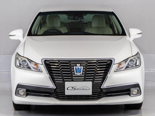 クラウンハイブリッド ロイヤルサルーンＧ　（禁煙車）後席ＶＩＰ仕様　アダプティブハイビーム　シートメモリー機能　イージークローザー　シート＆ステアリングヒーター　Ｂｌｕｅｔｏｏｔｈ対応　レギュラーガソリン仕様　ＨＤＤマルチ　バックカメラ（11枚目）