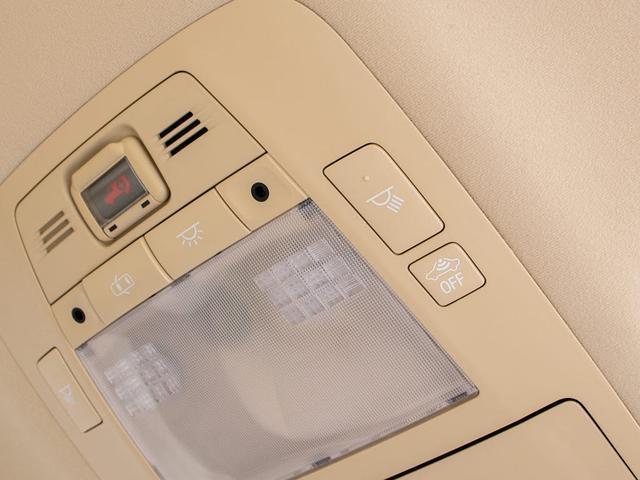 クラウンハイブリッド ロイヤルサルーンＧ　（禁煙車）後席ＶＩＰ仕様　アダプティブハイビーム　シートメモリー機能　イージークローザー　シート＆ステアリングヒーター　Ｂｌｕｅｔｏｏｔｈ対応　レギュラーガソリン仕様　ＨＤＤマルチ　バックカメラ（49枚目）