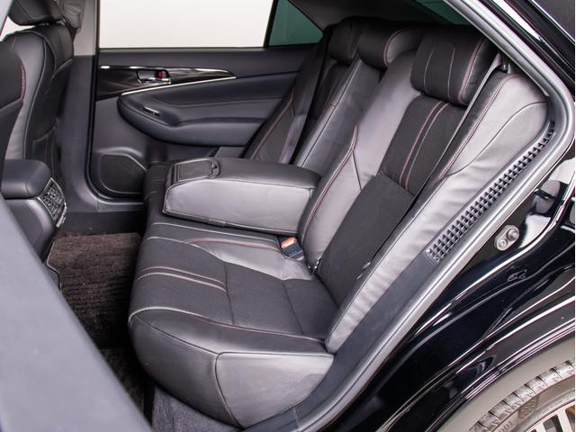 クラウンハイブリッド アスリートＳ　（禁煙車）（黒本革シート）（オプション１８インチアルミ）（フルエアロ）Ｂｌｕｅｔｏｏｔｈ対応　レギュラーガソリン仕様　ＨＤＤマルチナビ　スパッタリングアルミ　シート＆ステアリングヒーター　バックカメラ（8枚目）