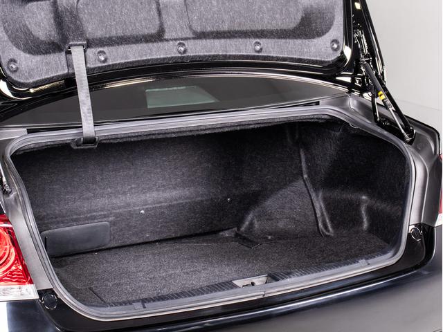 クラウンハイブリッド アスリートＳ　（禁煙車）（黒本革シート）（オプション１８インチアルミ）（フルエアロ）Ｂｌｕｅｔｏｏｔｈ対応　レギュラーガソリン仕様　ＨＤＤマルチナビ　スパッタリングアルミ　シート＆ステアリングヒーター　バックカメラ（28枚目）