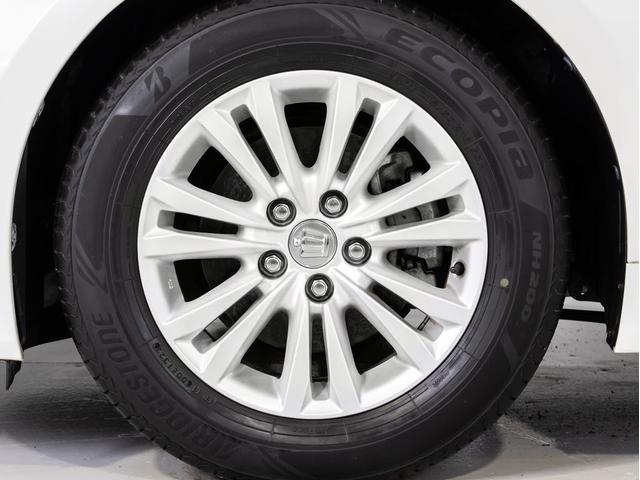 クラウンハイブリッド ロイヤルサルーン　（禁煙車）（ワンオーナー）（サンルーフ）（ベージュ本革シート）Ｂｌｕｅｔｏｏｔｈ対応　レギュラーガソリン仕様　ＨＤＤマルチ　カラーバックカメラ　ＨＩＤヘッドライト　ＬＥＤフォグランプ　シートヒーター（25枚目）
