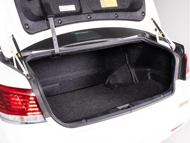 クラウンハイブリッド ロイヤルサルーン　（禁煙車）（ワンオーナー）（サンルーフ）（ベージュ本革シート）Ｂｌｕｅｔｏｏｔｈ対応　レギュラーガソリン仕様　ＨＤＤマルチ　カラーバックカメラ　ＨＩＤヘッドライト　ＬＥＤフォグランプ　シートヒーター（28枚目）