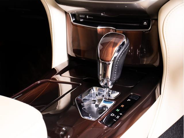クラウンハイブリッド ロイヤルサルーン　（禁煙車）（ワンオーナー）（サンルーフ）（ベージュ本革シート）Ｂｌｕｅｔｏｏｔｈ対応　レギュラーガソリン仕様　ＨＤＤマルチ　カラーバックカメラ　ＨＩＤヘッドライト　ＬＥＤフォグランプ　シートヒーター（37枚目）