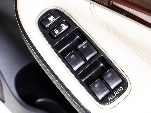 クラウンハイブリッド ロイヤルサルーン　（禁煙車）（ワンオーナー）（サンルーフ）（ベージュ本革シート）Ｂｌｕｅｔｏｏｔｈ対応　レギュラーガソリン仕様　ＨＤＤマルチ　カラーバックカメラ　ＨＩＤヘッドライト　ＬＥＤフォグランプ　シートヒーター（38枚目）