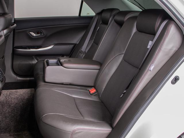 クラウン ２．５アスリート　アニバーサリーエディション　後期型（禁煙車）（特別仕様車）（専用黒本革シート）（新品２０インチアルミ）（新品タイヤ）（フルエアロ）（クリアランスソナー）専用インテリア＆エクステリア　Ｂｌｕｅｔｏｏｔｈ対応　レギュラーガソリン仕様（7枚目）