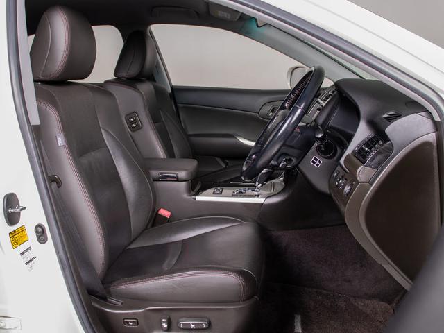 クラウン ２．５アスリート　アニバーサリーエディション　後期型（禁煙車）（特別仕様車）（専用黒本革シート）（新品２０インチアルミ）（新品タイヤ）（フルエアロ）（クリアランスソナー）専用インテリア＆エクステリア　Ｂｌｕｅｔｏｏｔｈ対応　レギュラーガソリン仕様（33枚目）
