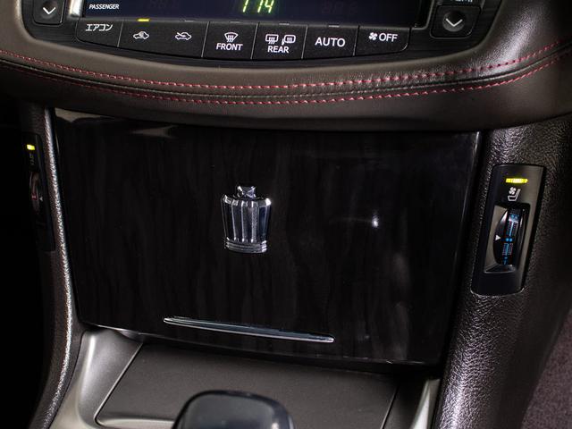 クラウン ２．５アスリート　アニバーサリーエディション　後期型（禁煙車）（特別仕様車）（専用黒本革シート）（新品２０インチアルミ）（新品タイヤ）（フルエアロ）（クリアランスソナー）専用インテリア＆エクステリア　Ｂｌｕｅｔｏｏｔｈ対応　レギュラーガソリン仕様（43枚目）