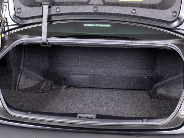 クラウンハイブリッド アスリートＳ　Ｊ－フロンティアリミテッド　後期型（禁煙車）（特別仕様車）（オプション１８インチアルミ）（トヨタセーフティセンス）衝突軽減ブレーキ　踏み間違い防止機能　車線逸脱抑制ＬＤＡ　レーダークルーズ　専用インテリア＆エクステリア（30枚目）