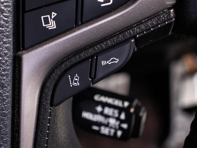 クラウンハイブリッド アスリートＳ　後期型（禁煙車）（サンルーフ）（黒本革シート）（オプション１８インチＡＷ）（トヨタセーフティセンス）衝突軽減ブレーキ　踏み間違い防止機能　レーダークルーズ　オートマチックハイビーム　車線逸脱抑制ＬＤＡ（9枚目）