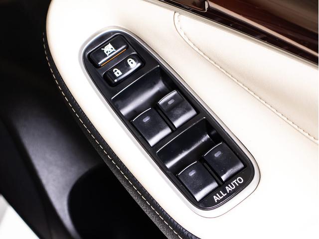 クラウンハイブリッド ロイヤルサルーン　（禁煙車）（ワンオーナー）ＨＤＤマルチナビ　Ｂｌｕｅｔｏｏｔｈ対応　レギュラーガソリン仕様　シートヒーター　ステアリングヒーター　記録簿７枚　カラーバックカメラ　ＨＩＤヘッドライト　ＬＥＤフォグランプ（41枚目）