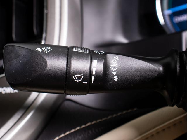クラウンハイブリッド ロイヤルサルーン　（禁煙車）（ワンオーナー）ＨＤＤマルチナビ　Ｂｌｕｅｔｏｏｔｈ対応　レギュラーガソリン仕様　シートヒーター　ステアリングヒーター　記録簿７枚　カラーバックカメラ　ＨＩＤヘッドライト　ＬＥＤフォグランプ（44枚目）