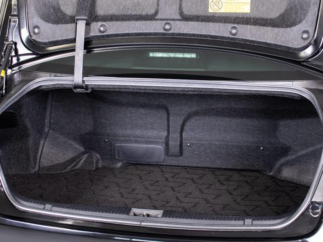 クラウンハイブリッド ロイヤルサルーンＧ　後期型（禁煙車）（ベージュ本革シート）（リヤオートエアコン）Ｂｌｕｅｔｏｏｔｈ対応　レギュラーガソリン仕様　クリアランスソナー　アダプティブハイビーム　ＢＳＭ　シートメモリー　ＳＤマルチ　バックカメラ（30枚目）