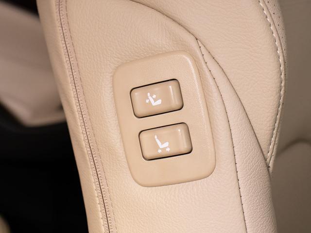 クラウンハイブリッド ロイヤルサルーンＧ　後期型（禁煙車）（ベージュ本革シート）（リヤオートエアコン）Ｂｌｕｅｔｏｏｔｈ対応　レギュラーガソリン仕様　クリアランスソナー　アダプティブハイビーム　ＢＳＭ　シートメモリー　ＳＤマルチ　バックカメラ（36枚目）