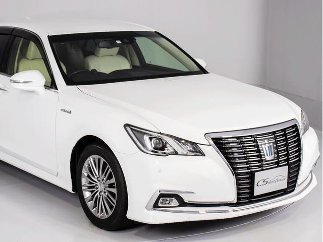 クラウンハイブリッド ロイヤルサルーン　後期型（禁煙車）（オプション１７インチアルミ）（トヨタセーフティセンス）（衝突軽減ブレーキ）（車線逸脱抑制機能ＬＤＡ）レーダークルーズ　オートマチックハイビーム　Ｂｌｕｅｔｏｏｈ対応　レギュラー仕様（5枚目）
