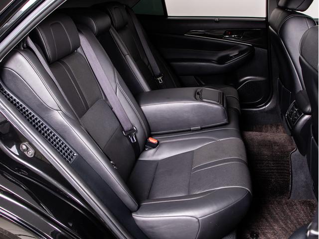 クラウンハイブリッド アスリートG (禁煙車)(サンルーフ)(黒本革シート)(オプション18インチアルミ)(TEIN車高調)(フルエアロ)ウッドコンビハンドル アダプティブハイビーム シートメモリー エアシート Bluetooth対応(30枚目)