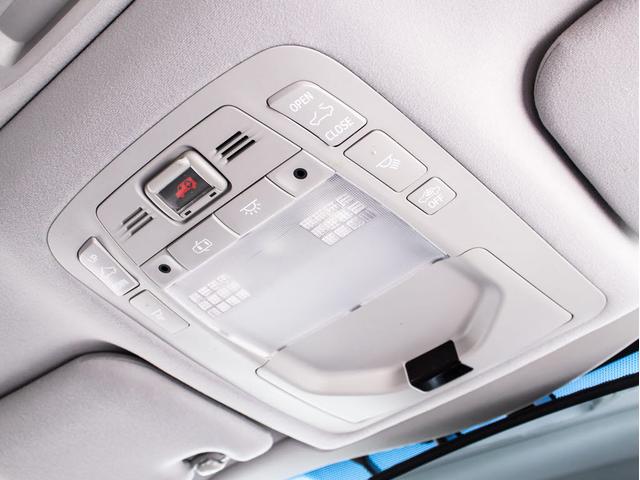 クラウンハイブリッド アスリートG (禁煙車)(サンルーフ)(黒本革シート)(オプション18インチアルミ)(TEIN車高調)(フルエアロ)ウッドコンビハンドル アダプティブハイビーム シートメモリー エアシート Bluetooth対応(41枚目)