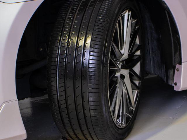 クラウンハイブリッド アスリートG 後期型「仄ローズメタリックオパール」(禁煙車)(白本革シート)(オプション18インチAW)(衝突軽減ブレーキ)(踏み間違い防止機能)(フルエアロ)レーダークルーズ 記録簿9枚 Bluetooth(28枚目)