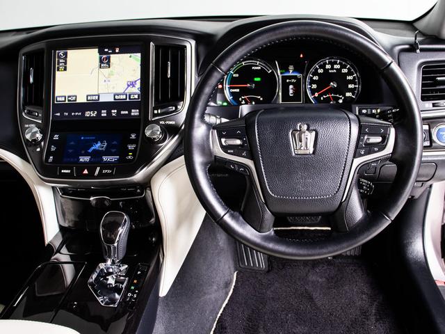 クラウンハイブリッド アスリートG 後期型「仄ローズメタリックオパール」(禁煙車)(白本革シート)(オプション18インチAW)(衝突軽減ブレーキ)(踏み間違い防止機能)(フルエアロ)レーダークルーズ 記録簿9枚 Bluetooth(32枚目)