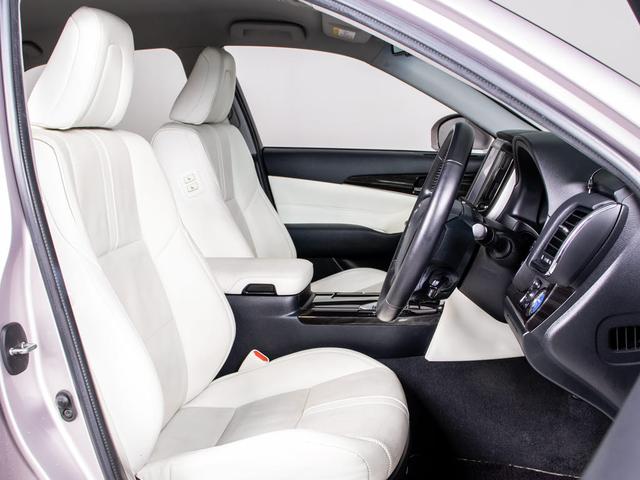 クラウンハイブリッド アスリートG 後期型「仄ローズメタリックオパール」(禁煙車)(白本革シート)(オプション18インチAW)(衝突軽減ブレーキ)(踏み間違い防止機能)(フルエアロ)レーダークルーズ 記録簿9枚 Bluetooth(33枚目)