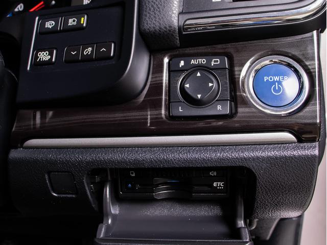 クラウンハイブリッド アスリートG 後期型「仄ローズメタリックオパール」(禁煙車)(白本革シート)(オプション18インチAW)(衝突軽減ブレーキ)(踏み間違い防止機能)(フルエアロ)レーダークルーズ 記録簿9枚 Bluetooth(41枚目)