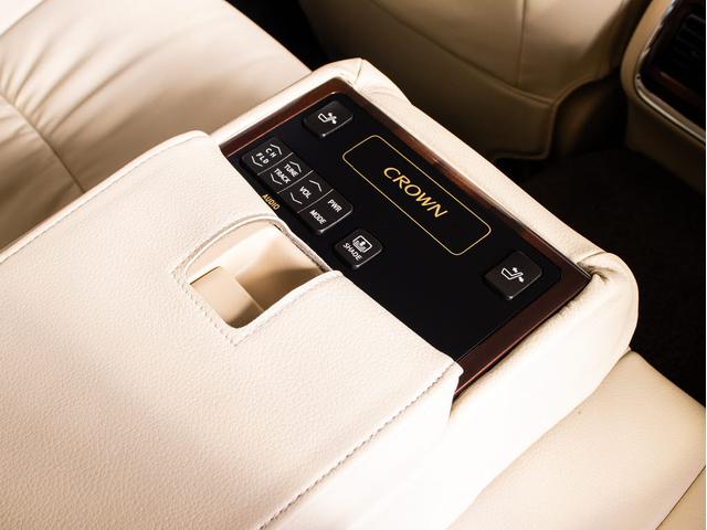 TOYOTA CROWN HYBRID ROYAL SALOON G