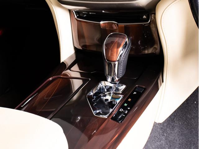 TOYOTA CROWN HYBRID ROYAL SALOON G