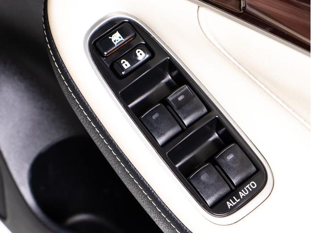 TOYOTA CROWN HYBRID ROYAL SALOON G