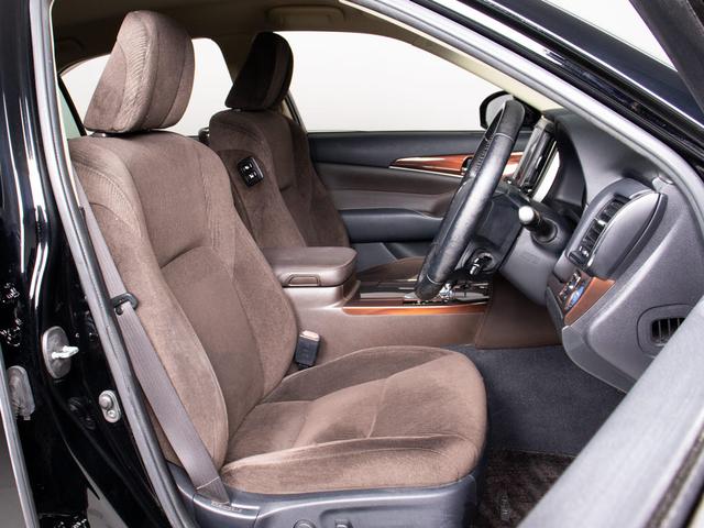 クラウンハイブリッド ロイヤルサルーン (禁煙車)(オプション17インチアルミホイール)Bluetooth レギュラーガソリン仕様 HDDマルチナビ カラーバックカメラ HIDヘッドライト LEDフォグランプ シート&ステアリングヒーター(5枚目)