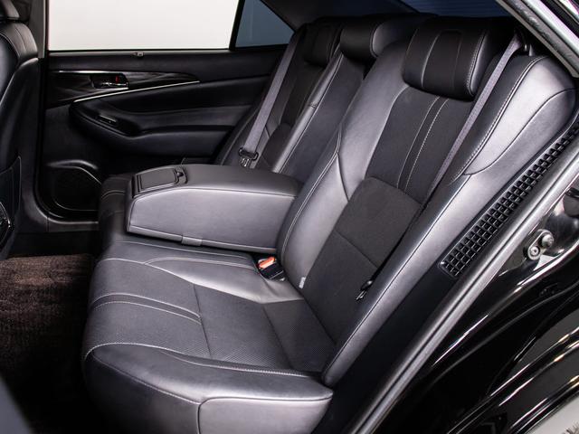 クラウンハイブリッド アスリートG (禁煙車)(黒本革シート)(オプション18インチアルミ)(フルエアロ)アダプティブハイビーム Bluetooth対応 レギュラーガソリン仕様 エアシート シートヒーター シートメモリー HDDマルチ(7枚目)