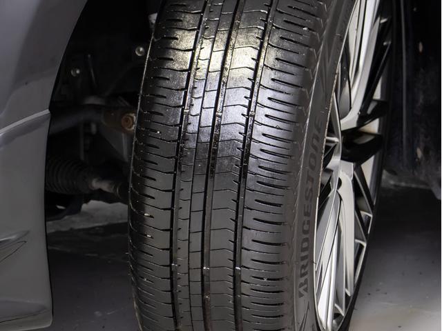 クラウンハイブリッド アスリートG (禁煙車)(黒本革シート)(オプション18インチアルミ)(フルエアロ)アダプティブハイビーム Bluetooth対応 レギュラーガソリン仕様 エアシート シートヒーター シートメモリー HDDマルチ(25枚目)