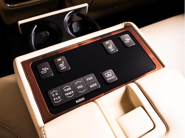 クラウンハイブリッド ロイヤルサルーンG (禁煙車)(プレミアムサウンドシステム)(オプション17インチAW)(フラクセン本革シート)(パノラミックビューモニター)(衝突軽減ブレーキ)(踏み間違い防止機能)レーダークルーズ イージークローザー(10枚目)