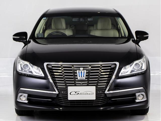 クラウンハイブリッド ロイヤルサルーンG (禁煙車)(プレミアムサウンドシステム)(オプション17インチAW)(フラクセン本革シート)(パノラミックビューモニター)(衝突軽減ブレーキ)(踏み間違い防止機能)レーダークルーズ イージークローザー(16枚目)