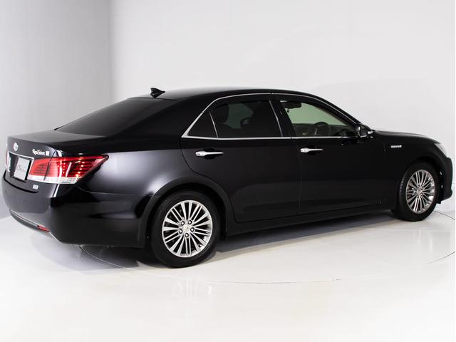 クラウンハイブリッド ロイヤルサルーンG (禁煙車)(プレミアムサウンドシステム)(オプション17インチAW)(フラクセン本革シート)(パノラミックビューモニター)(衝突軽減ブレーキ)(踏み間違い防止機能)レーダークルーズ イージークローザー(19枚目)