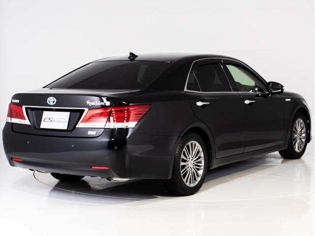 クラウンハイブリッド ロイヤルサルーンG (禁煙車)(プレミアムサウンドシステム)(オプション17インチAW)(フラクセン本革シート)(パノラミックビューモニター)(衝突軽減ブレーキ)(踏み間違い防止機能)レーダークルーズ イージークローザー(20枚目)