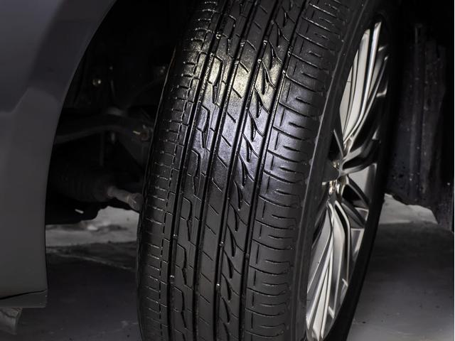 クラウンハイブリッド ロイヤルサルーンG (禁煙車)(プレミアムサウンドシステム)(オプション17インチAW)(フラクセン本革シート)(パノラミックビューモニター)(衝突軽減ブレーキ)(踏み間違い防止機能)レーダークルーズ イージークローザー(30枚目)