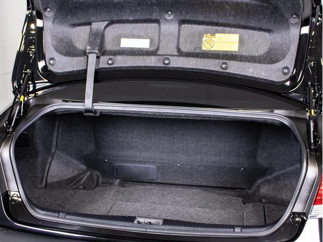 クラウンハイブリッド ロイヤルサルーンG (禁煙車)(プレミアムサウンドシステム)(オプション17インチAW)(フラクセン本革シート)(パノラミックビューモニター)(衝突軽減ブレーキ)(踏み間違い防止機能)レーダークルーズ イージークローザー(32枚目)