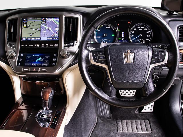 クラウンハイブリッド ロイヤルサルーンG (禁煙車)(プレミアムサウンドシステム)(オプション17インチAW)(フラクセン本革シート)(パノラミックビューモニター)(衝突軽減ブレーキ)(踏み間違い防止機能)レーダークルーズ イージークローザー(34枚目)