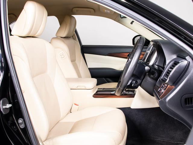 クラウンハイブリッド ロイヤルサルーンG (禁煙車)(プレミアムサウンドシステム)(オプション17インチAW)(フラクセン本革シート)(パノラミックビューモニター)(衝突軽減ブレーキ)(踏み間違い防止機能)レーダークルーズ イージークローザー(35枚目)