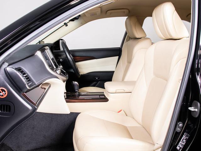 クラウンハイブリッド ロイヤルサルーンG (禁煙車)(プレミアムサウンドシステム)(オプション17インチAW)(フラクセン本革シート)(パノラミックビューモニター)(衝突軽減ブレーキ)(踏み間違い防止機能)レーダークルーズ イージークローザー(36枚目)