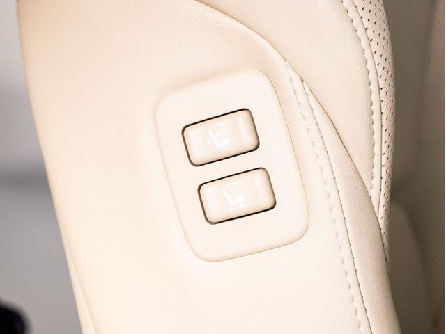 クラウンハイブリッド ロイヤルサルーンG (禁煙車)(プレミアムサウンドシステム)(オプション17インチAW)(フラクセン本革シート)(パノラミックビューモニター)(衝突軽減ブレーキ)(踏み間違い防止機能)レーダークルーズ イージークローザー(38枚目)