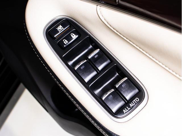 クラウンハイブリッド ロイヤルサルーンG (禁煙車)(プレミアムサウンドシステム)(オプション17インチAW)(フラクセン本革シート)(パノラミックビューモニター)(衝突軽減ブレーキ)(踏み間違い防止機能)レーダークルーズ イージークローザー(40枚目)