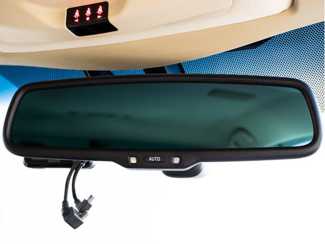 クラウンハイブリッド ロイヤルサルーンG (禁煙車)(プレミアムサウンドシステム)(オプション17インチAW)(フラクセン本革シート)(パノラミックビューモニター)(衝突軽減ブレーキ)(踏み間違い防止機能)レーダークルーズ イージークローザー(50枚目)