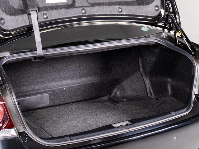 クラウンハイブリッド アスリートS J-フロンティアリミテッド 後期型(禁煙車)(ワンオーナー)(特別仕様車)(オプション18インチアルミ)(フルエアロ)(トヨタセーフティセンス)衝突軽減ブレーキ 踏み間違い防止機能 レーダークルーズ 車線逸脱抑制機能LDA(31枚目)