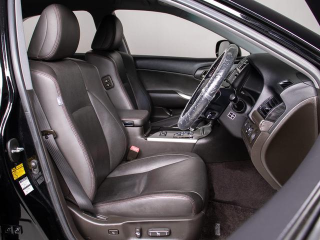 クラウン ２．５アスリート　アニバーサリーエディション　後期型（禁煙車）（サンルーフ）（専用黒本革シート）（フルエアロ）（社外２０インチアルミ）専用インテリア＆エクステリア　Ｂｌｕｅｔｏｏｔｈ対応　レギュラーガソリン仕様　ＨＤＤマルチナビ　特別仕様車（4枚目）