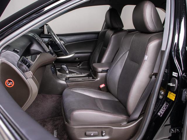 クラウン ２．５アスリート　アニバーサリーエディション　後期型（禁煙車）（サンルーフ）（専用黒本革シート）（フルエアロ）（社外２０インチアルミ）専用インテリア＆エクステリア　Ｂｌｕｅｔｏｏｔｈ対応　レギュラーガソリン仕様　ＨＤＤマルチナビ　特別仕様車（5枚目）