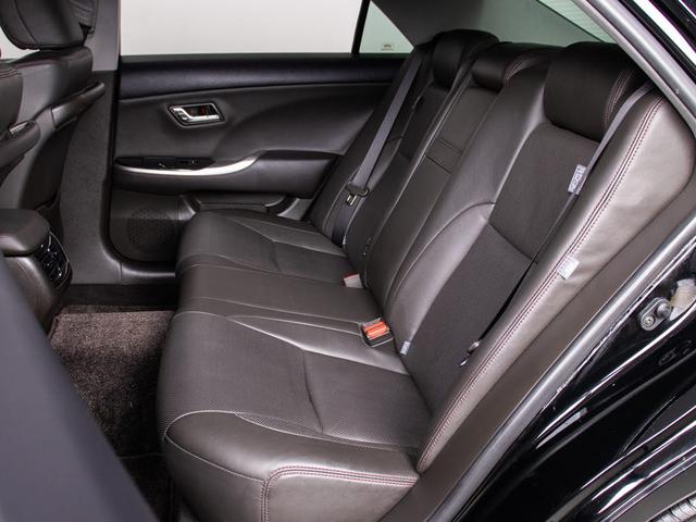 クラウン ２．５アスリート　アニバーサリーエディション　後期型（禁煙車）（サンルーフ）（専用黒本革シート）（フルエアロ）（社外２０インチアルミ）専用インテリア＆エクステリア　Ｂｌｕｅｔｏｏｔｈ対応　レギュラーガソリン仕様　ＨＤＤマルチナビ　特別仕様車（7枚目）