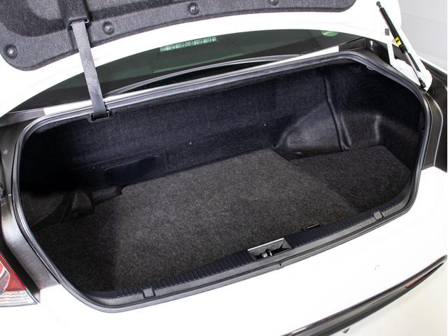 クラウンハイブリッド アスリートＳ　Ｊ－フロンティアリミテッド　後期型（特別仕様）（オプション１８インチアルミ）（フルエアロ）（セーフティセンス）（記録簿７枚）専用インテリア＆エクステリア　衝突軽減ブレーキ　踏み間違い防止機能　車線逸脱抑制ＬＤＡ　専用ハーフレザー（31枚目）