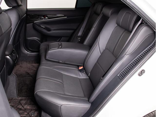 クラウンハイブリッド アスリートＳ　（禁煙車）（黒本革シート）（フルエアロ）（オプション１８インチアルミ）エアシート　シートヒーター　Ｂｌｕｔｏｏｔｈ対応　レギュラーガソリン仕様　ステアリングヒーター　ＨＤＤマルチ　カラーバックカメラ（7枚目）