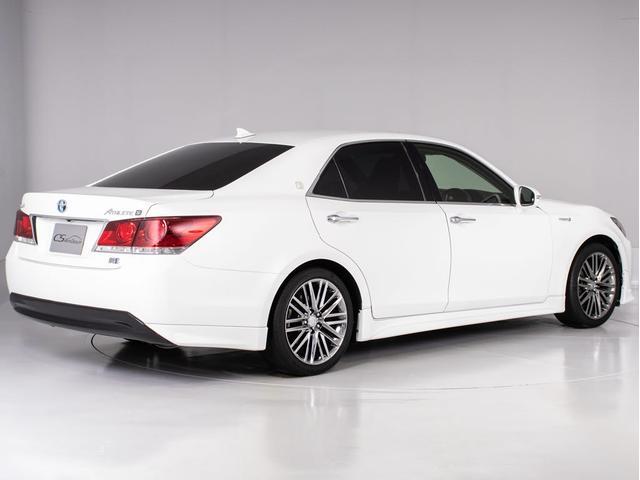 クラウンハイブリッド アスリートＳ　（禁煙車）（黒本革シート）（フルエアロ）（オプション１８インチアルミ）エアシート　シートヒーター　Ｂｌｕｔｏｏｔｈ対応　レギュラーガソリン仕様　ステアリングヒーター　ＨＤＤマルチ　カラーバックカメラ（15枚目）